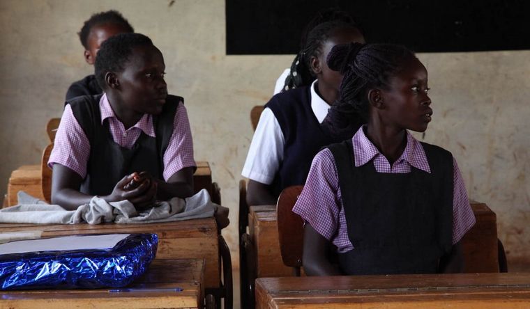 alumnas Kenia Imagen meramente ilustrativa de alumnas de un colegio de Kenia. Foto: BuildingKenya.
