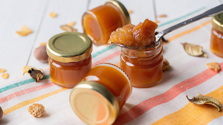 La receta de mermelada de peras y manzanas es muy popular porque ambas frutas combinan perfectamente. La receta de mermelada de peras y manzanas es muy popular porque ambas frutas combinan perfectamente.