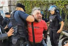 Así detuvieron al camarógrafo frente al Congreso. Así detuvieron al camarógrafo frente al Congreso.