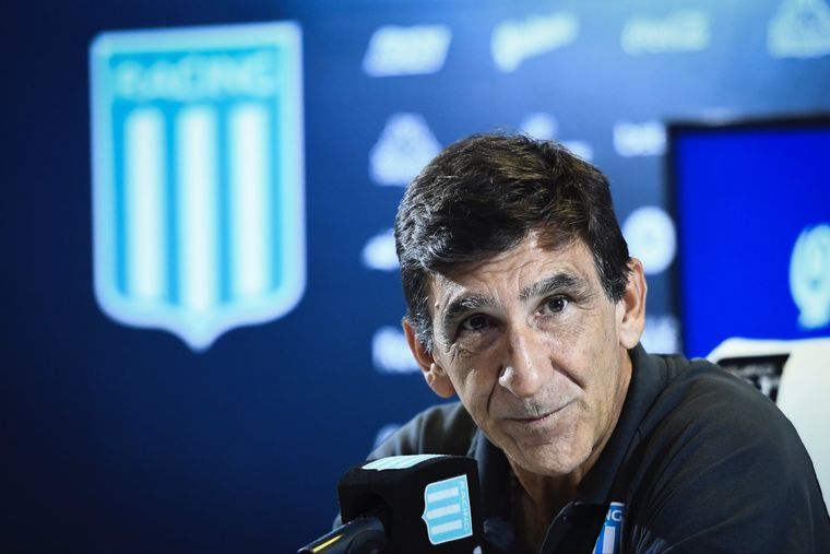 Gustavo Costas podría sufrir la baja de Baltazar Rodríguez. Foto: @RacingClub