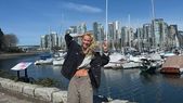 Luisana Lopilato festejó el Día de Canadá con una campera personalizada.