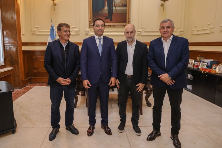 Suarez estuvo junto a Valdés, Larreta y Morales este viernes en Corrientes. Foto: Mendoza Gobierno
