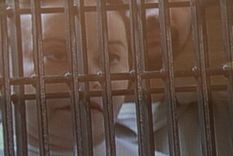 muestran a la lider de los educadores de mexico en prision