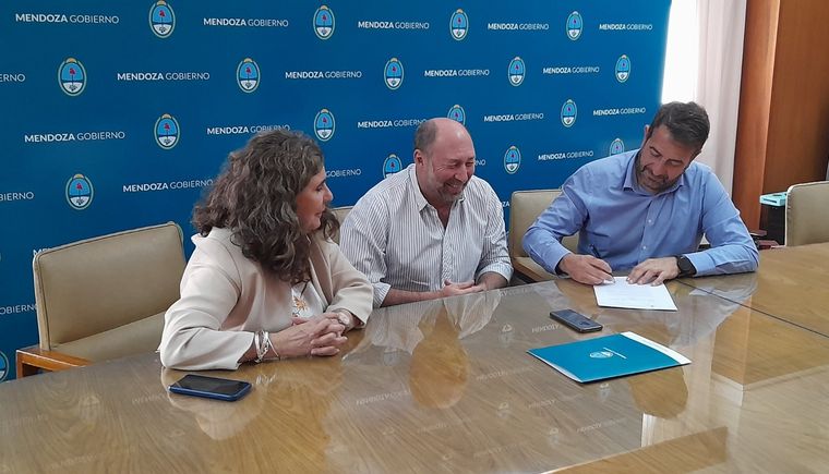 Ana María Nadal, Gustavo Pinto y Mario Isgró. Foto: Twitter Mario Isgró
