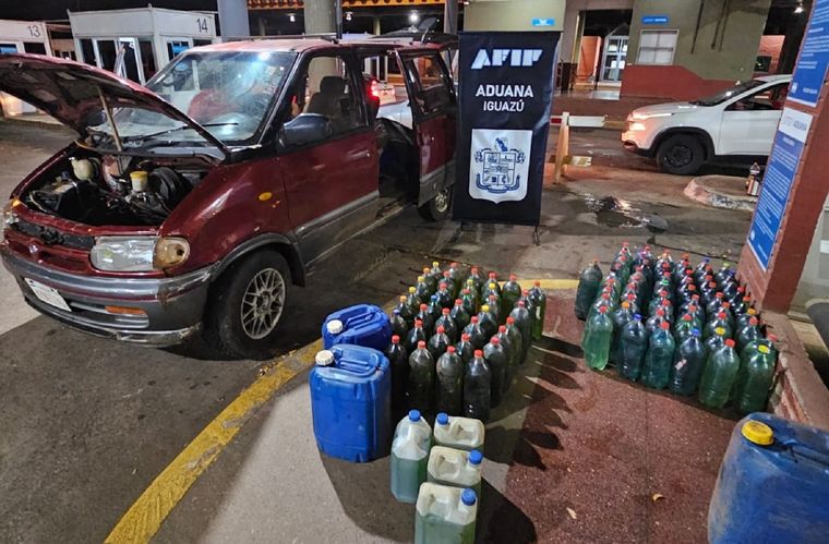 Un ciudadano extranjero intentó sacar del país varios litros de combustible Foto: Dirección General de Aduanas