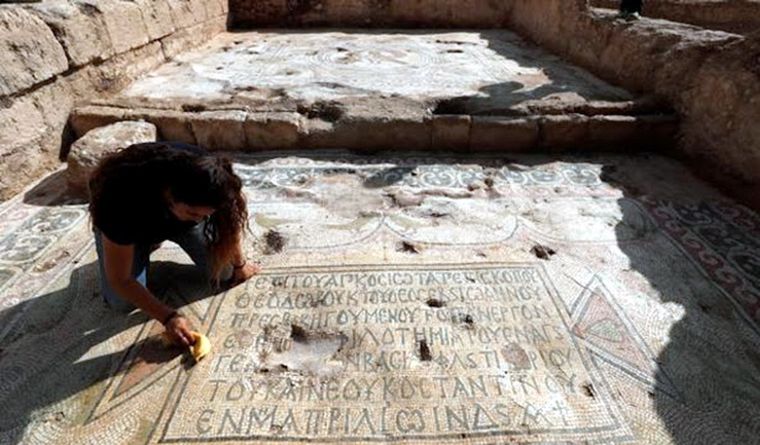 Arqueología arqueólogos Arqueología y religión: un mosaico hallado en la iglesia del Glorioso Mártir, en Jerusalén. Foto: Efe.