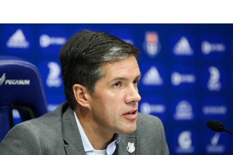 Michael Clark, presidente de la Universidad de Chile, habló sobre los incidentes en el duelo ante Independiente. Michael Clark, presidente de la Universidad de Chile, habló sobre los incidentes en el duelo ante Independiente.