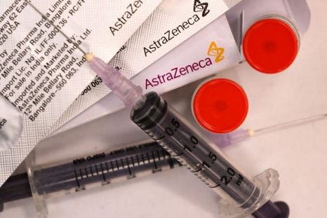 La Agencia Europea de Medicamentos (EMA) concluyó que los inusuales coágulos de sangre deben incluirse como efectos secundarios muy raros de la vacuna AstraZeneca. Foto: GETTY IMAGES