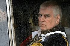 Andrés Mountbatten-Windsor es hermano del rey Carlos III. Andrés Mountbatten-Windsor es hermano del rey Carlos III.