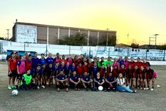 La selección mendocina femenina de fútbol empezó los entrenamientos y recibió un saludo muy especial. Foto: Gentileza Giuliana Díaz