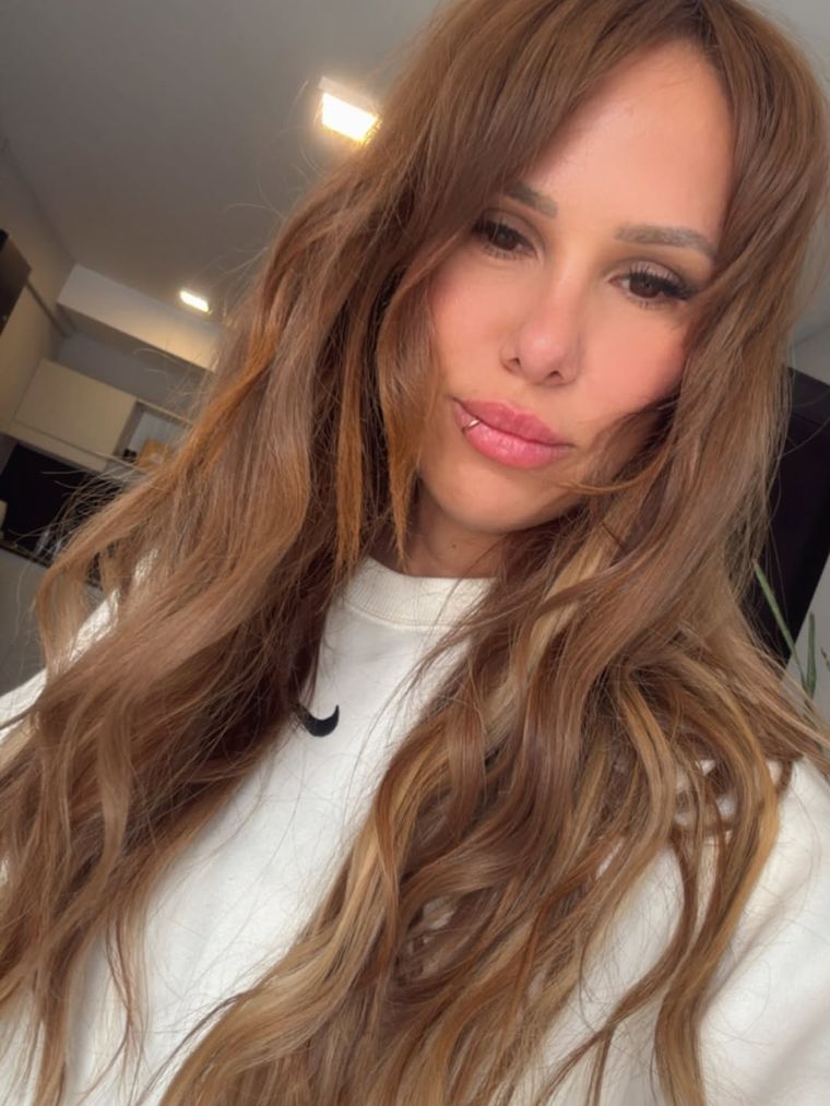 Así fue el cambio de look “mariposa” de Barby Silenzi. Así fue el cambio de look “mariposa” de Barby Silenzi.