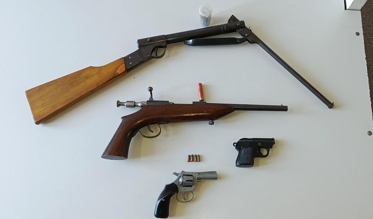 Un rifle de aire comprimido y otras armas fueron secuestradas en Palmira Un rifle de aire comprimido y otras armas fueron secuestradas en Palmira