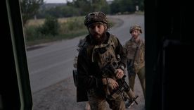 Soldados ucranianos operan en la frontera entre Donetsk y Dnipropetrovsk. Soldados ucranianos operan en la frontera entre Donetsk y Dnipropetrovsk.