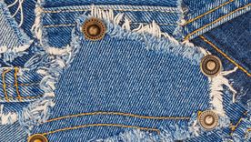 Explorar estas particularidades nos permite conectar con una rica historia de innovación cada vez que nos colocamos un par de jeans. Foto: Shutterstock