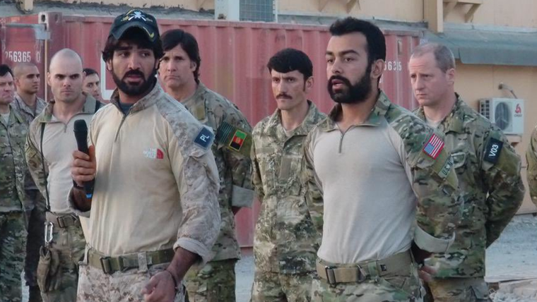 Sammi nació en un campo de refugiados y se mudó a los Estados Unidos en 2010, donde sirvió en la Marina como médico, lingüista y asesor cultural del Ejército estadounidense en Afganistán.