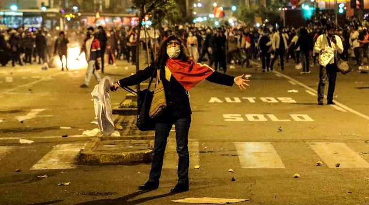 La sociedad peruana salió a la calle y Merino (sucesor de Vizcarra) ya fue expulsado del poder, luego de dos muertes en las manifestaciones. Foto: Diego Vertiz - Reportero Gráfico - Perú