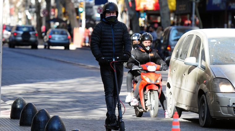 Los usuarios deberán usar casco y circular por bicisendas o por la derecha, en caso de que no hubiera carriles exclusivos. Foto: ALF PONCE MERCADO / MDZ