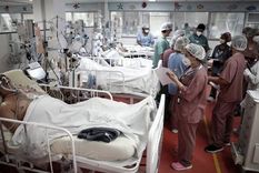 La demanda de atención de terapia intensiva no deja de crecer en Brasil. Foto: EPA