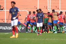 Gambia gana, es líder y está en octavos. Foto: Télam