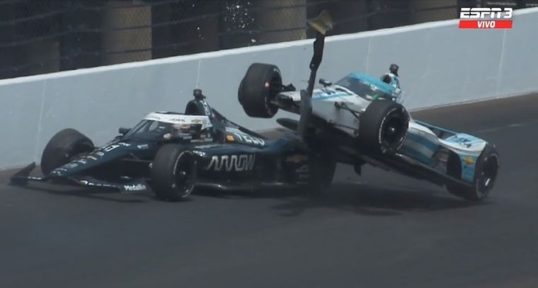 El auto de Canapino montado sobre el de OWard.