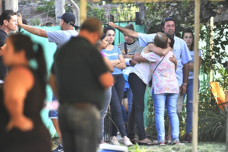 El dolor de la familia en el velatorio de Braian Toledo.