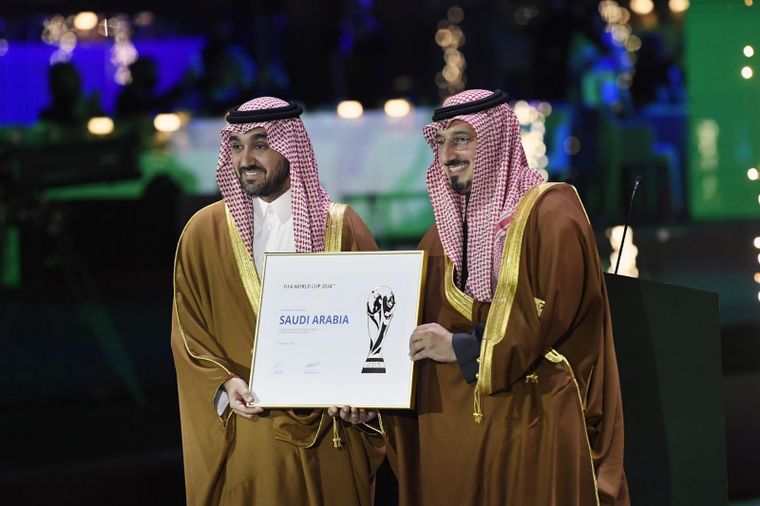 La FIFA confirmó en octubre del 2023 a Arabia Saudita como sede del Mundial 2034. La FIFA confirmó en octubre del 2023 a Arabia Saudita como sede del Mundial 2034.
