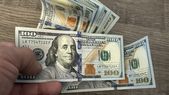 Con la nueva intervención del Tesoro de Estados Unidos, el dólar consiguió un día de estabilización el miércoles. Con la nueva intervención del Tesoro de Estados Unidos, el dólar consiguió un día de estabilización el miércoles.