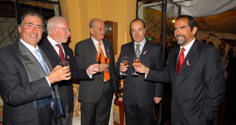 Sergio Cornejo, Juan José Canay, Adriano Senetiner, el cónsul de Chile Eduardo Bonilla, y Alejandro Rodríguez. Foto: Nacho Gaffuri / MDZ