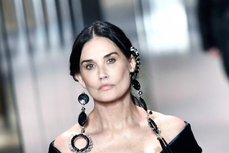 DEMI MOORE ESTÁ MUY ENAMORADA. LA ACTRIZ ESTÁ EN PAREJA CON UN RECONOCIDO CHEF.