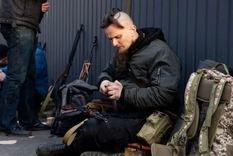 Ucrania ha repartido armas para defender Kiev. Foto: REUTERS