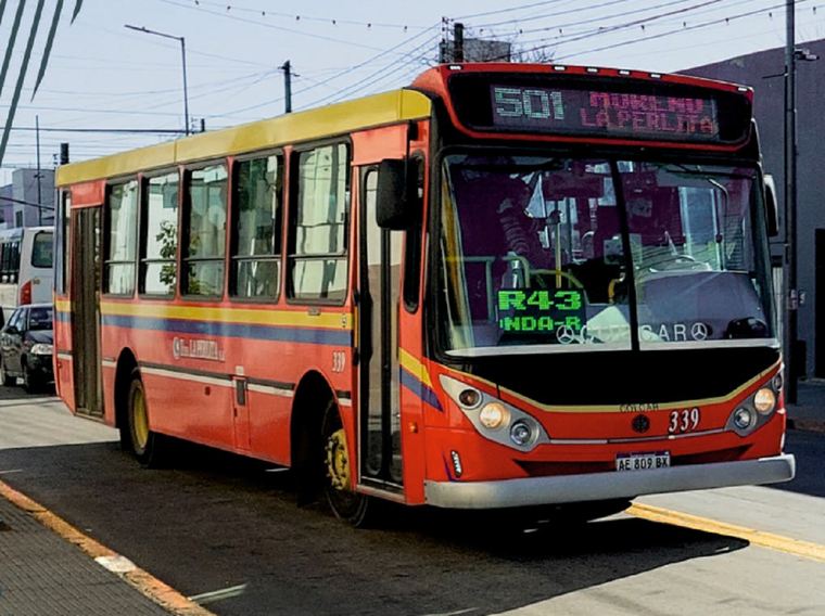 Los servicios de esta línea de colectivos de la zona oeste se encuentran momentáneamente interrumpidos. Foto: La Perlita