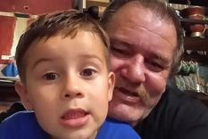Ramón junto a su nieto Lucio Dupuy, el niño de 5 años asesinado en noviembre de 2021 en la ciudad de Santa Rosa por su madre y la pareja Foto: Facebook / Ramón Dupuy