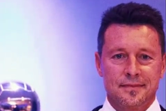 la frase saca pecho del manager de velez tras escuchar al dt de river: esa definicion de gallardo tiene que...