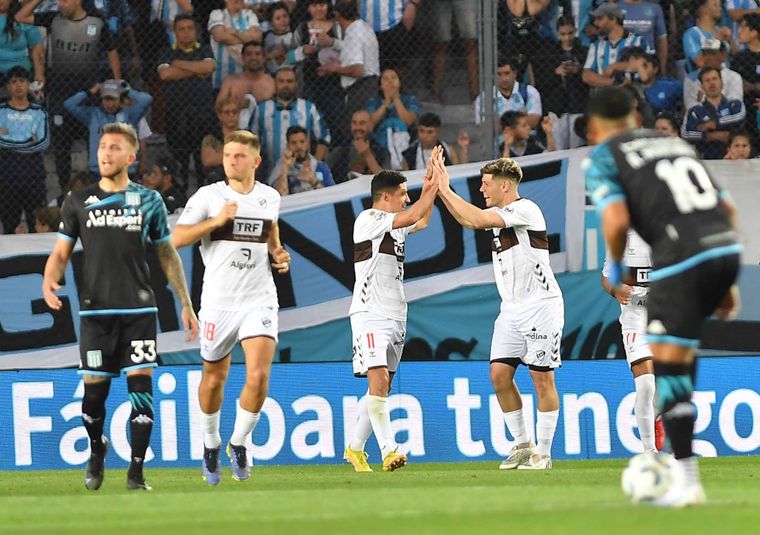 Platense gana y Racing es reprobado por su gente Foto: Télam