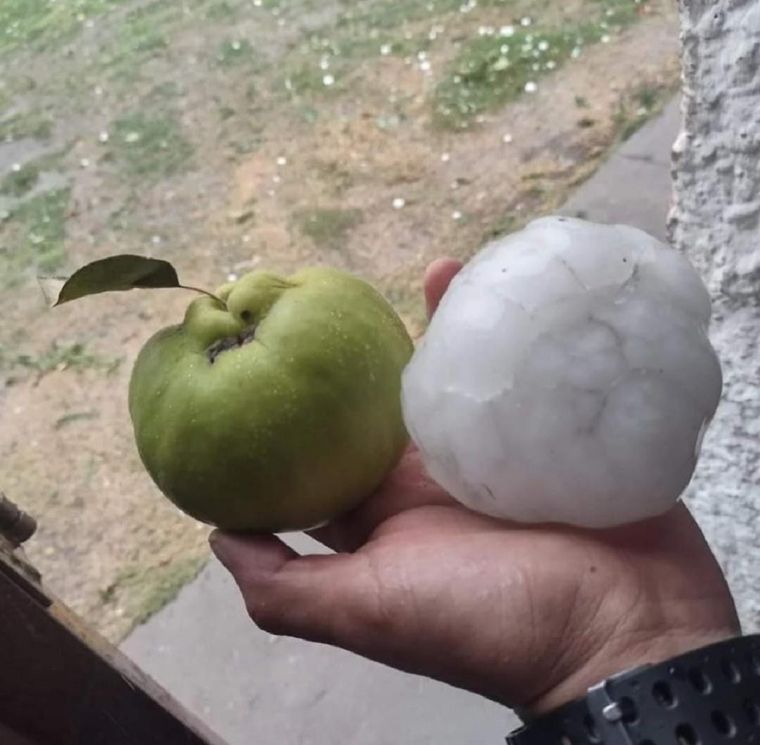 Granizo del tamaño de un membrillo.