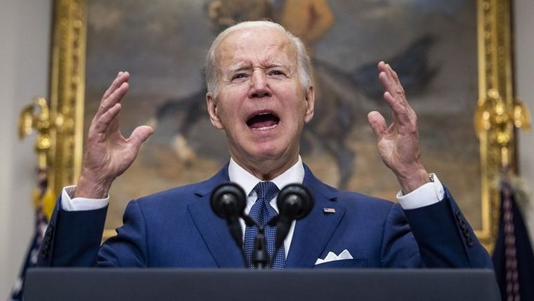 Visiblemente afligido y frustrado Joe Biden cuestionó las laxas leyes de armas en EE.UU Foto: EPA
