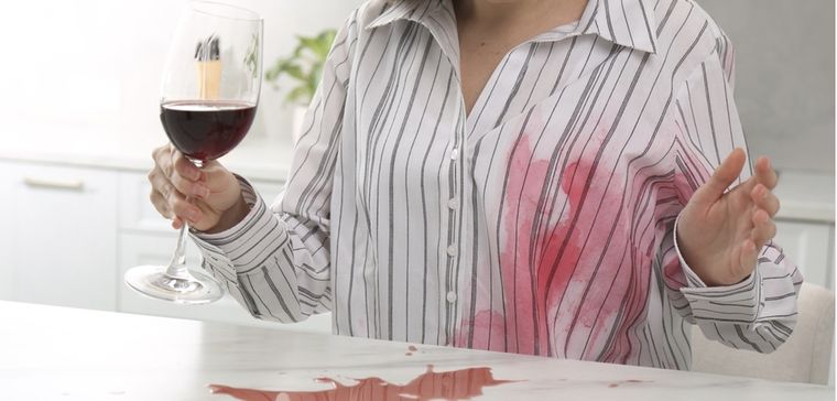 No desesperes ante las manchas de vino y sigue estos pasos Foto: Shutterstock