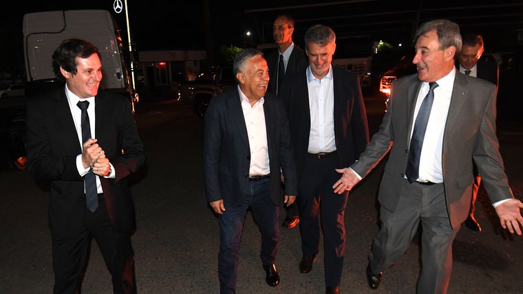 Fue una noche de visitas importantes y buena energía. Fue una noche de visitas importantes y buena energía.