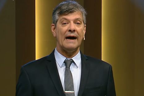 Mario Pergolini y una incompleta retribución para Christian Sancho. Foto: captura de video eltrece. Mario Pergolini y una incompleta retribución para Christian Sancho. Foto: captura de video eltrece.