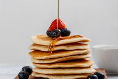 Con solo tres ingredientes básicos puedes preparar en casa esta receta que siempre tiene éxito. Foto: Freepik