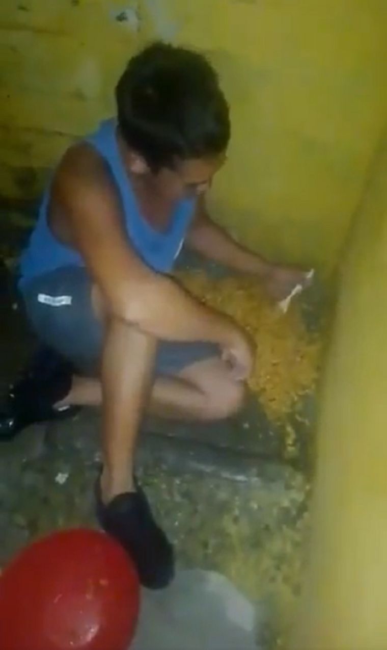 El hombre fue atacado por los internos tras conocer que había asesinado a un beba de dos años