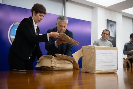 La ministra de Energía, Jimena Latorre; y el gobernador Alfredo Cornejo. La ministra de Energía, Jimena Latorre; y el gobernador Alfredo Cornejo.