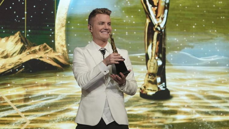 Santiago del Moro se llevó el Martín Fierro de Oro. Santiago del Moro se llevó el Martín Fierro de Oro.