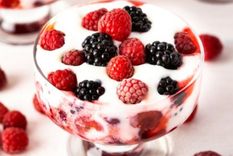 postre de frutos rojos y leche condensada Foto: cookpad
