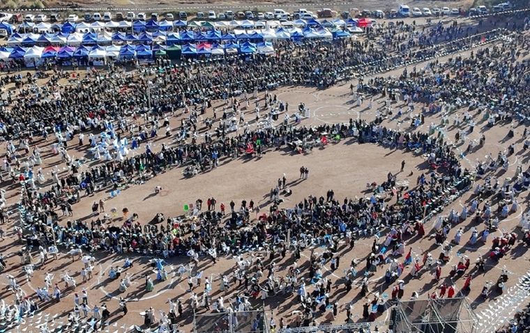 La Villa 25 de Mayo volvió a convocar a mendocinos y turistas en una jornada cargada de folklore, danza y tradición.