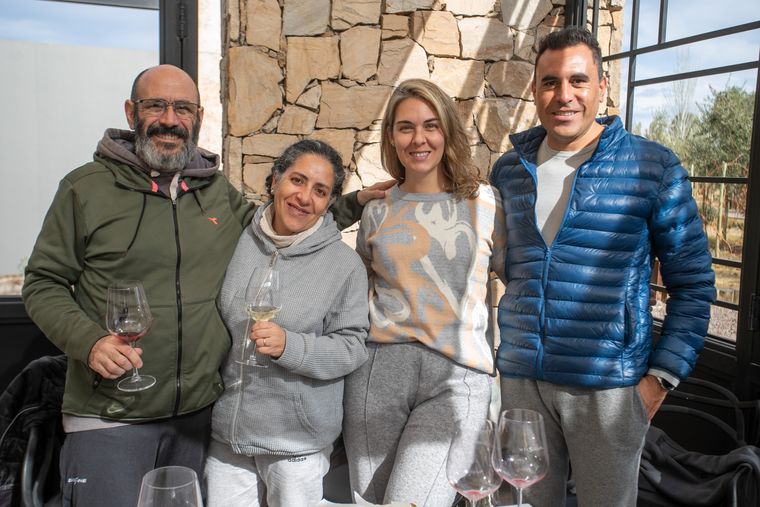 Santiago Torriglia, Jorgelina Suárez, Brenda Gómez y Darío Avaca. Santiago Torriglia, Jorgelina Suárez, Brenda Gómez y Darío Avaca.