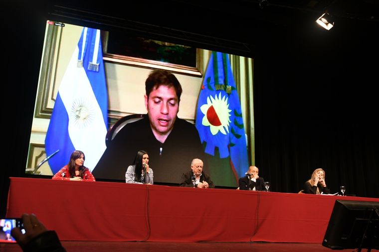 Kicillof  disertando vía zoom. Foto: ALF PONCE/MDZ