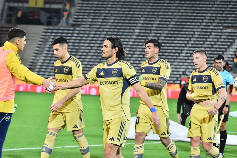 Cavani volvió a errar un gol increíble, salió enojado y le tiró una frase picante a Úbeda que hizo ruido en Boca.