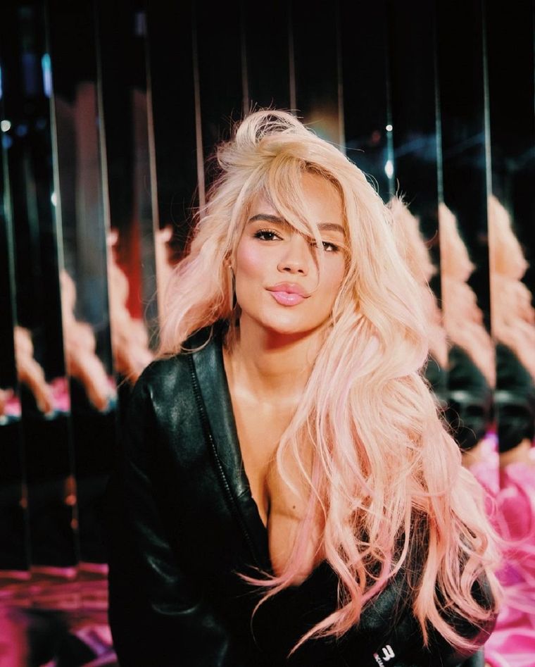 KAROL G La cantante recibió el 2024 rodeada de familia y amigos Foto: INSTAGRAM @KAROLG