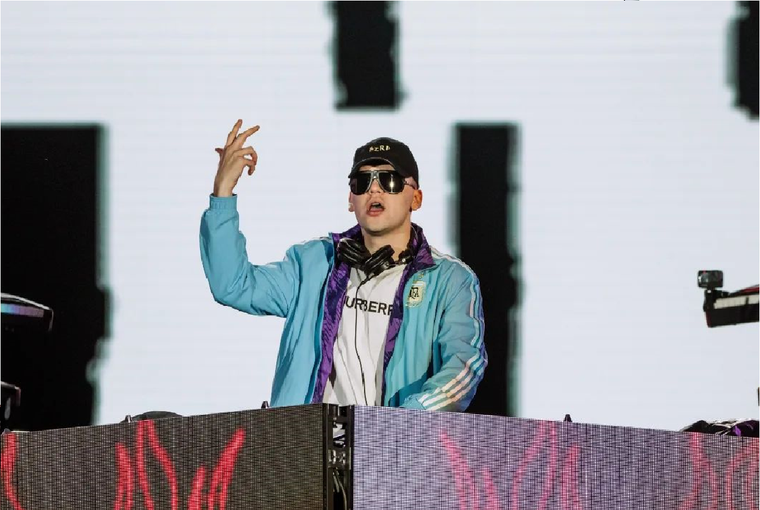 Bizarrap se presentó en el cierre de la segunda noche de la Fiesta Nacional del Sol. Foto: Ig: @claudiagrynszpan